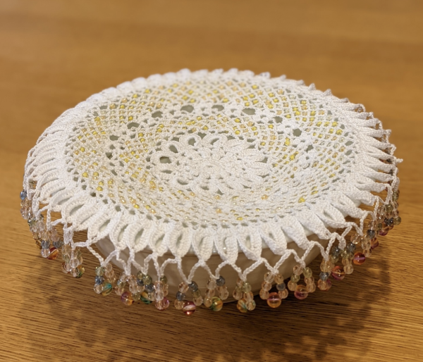 再販】NOKOのカラフルレース編み ゴールドドロップジャグカバー